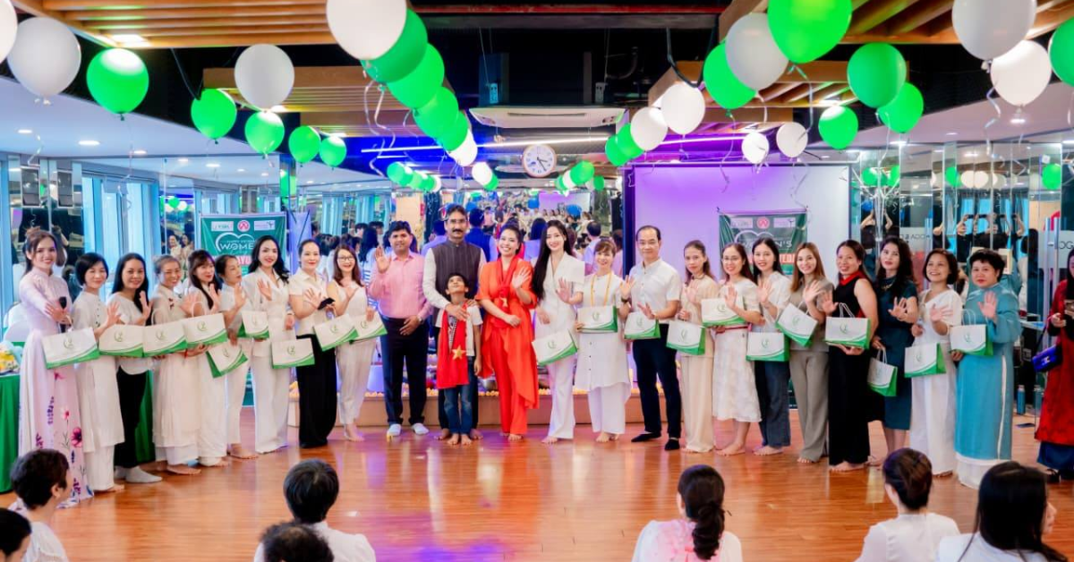 Aerial view of crowd